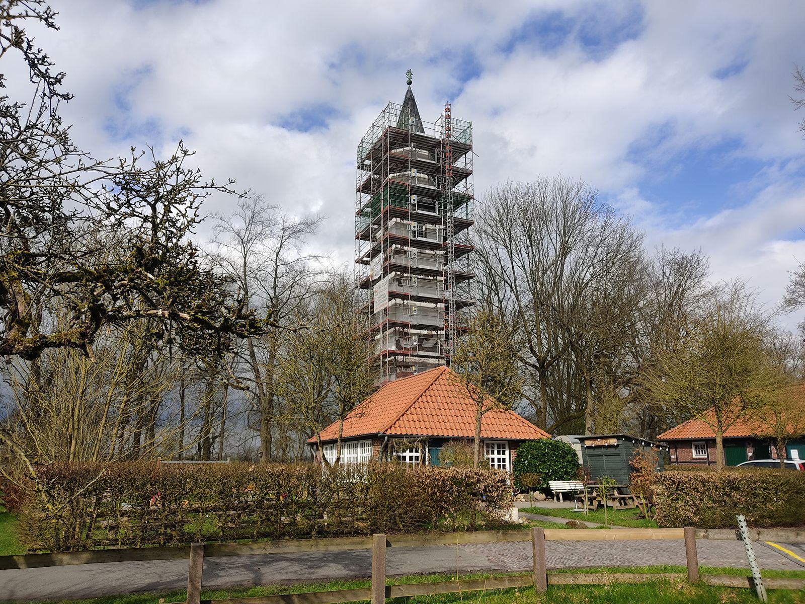 Marienturm mit Gerüst für die Sanierung