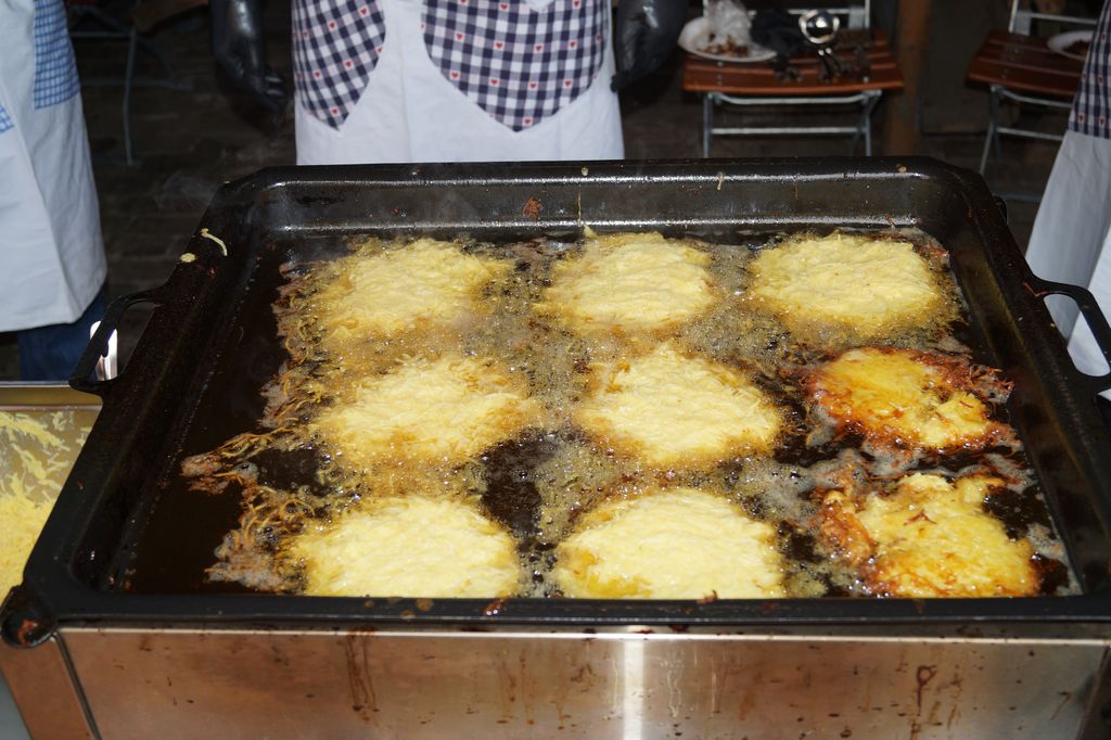 Kartoffelfest 2022 - Kartoffelpuffer in der Pfanne